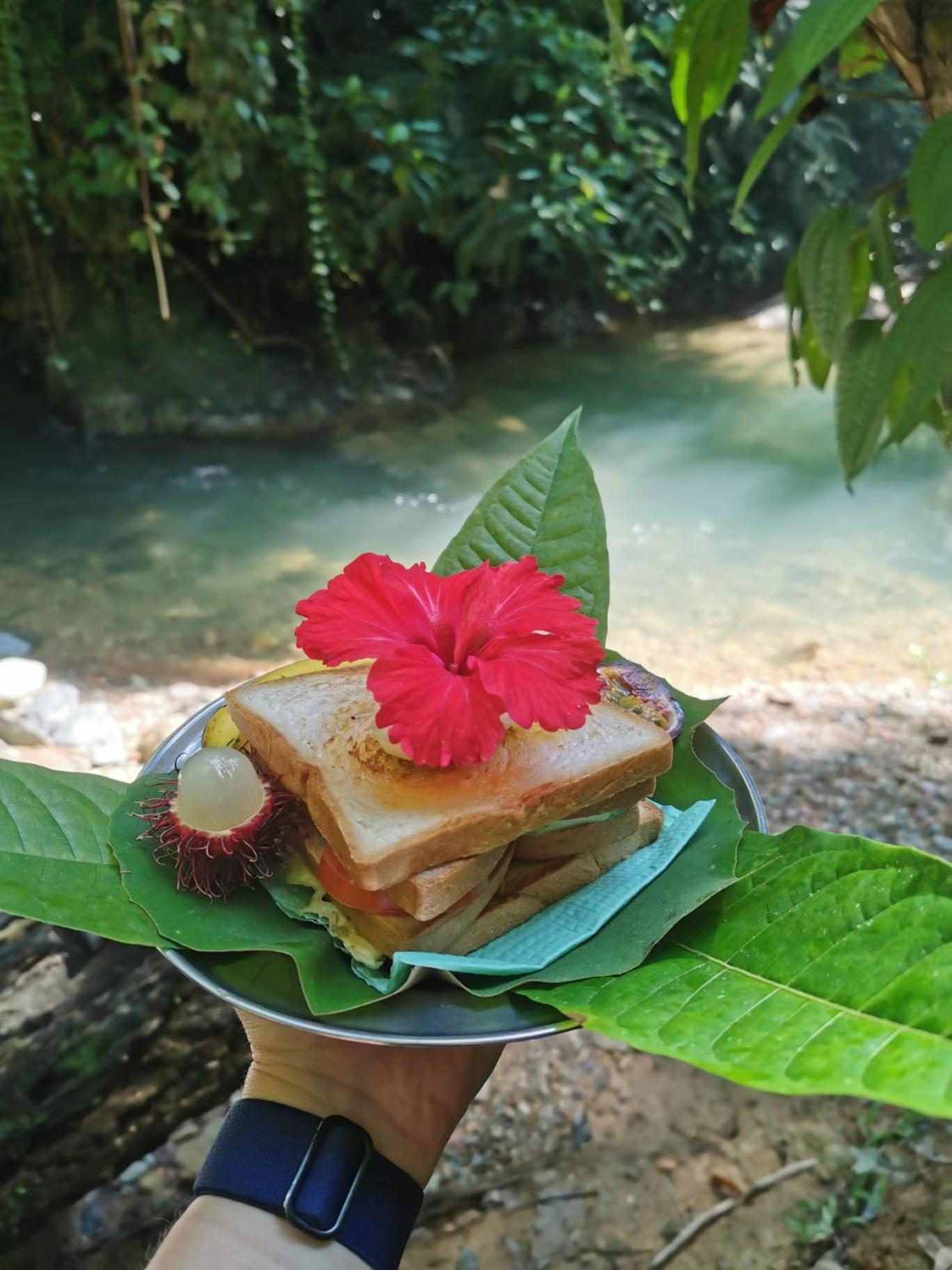 R5 Keramba Inn Bukit Lawang Zewnętrze zdjęcie